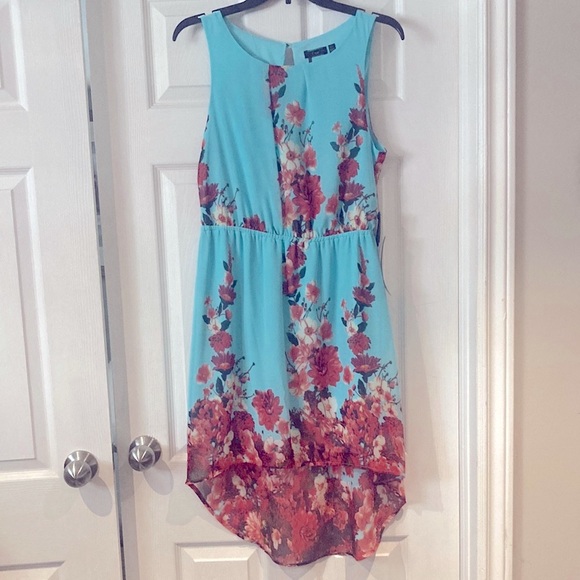 Flirty Floral Dex Dress - Picture 1 of 4